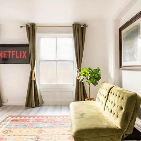 Victorian Style Apartment W/ Four-Poster Bed In Camden Town Londra Dış mekan fotoğraf